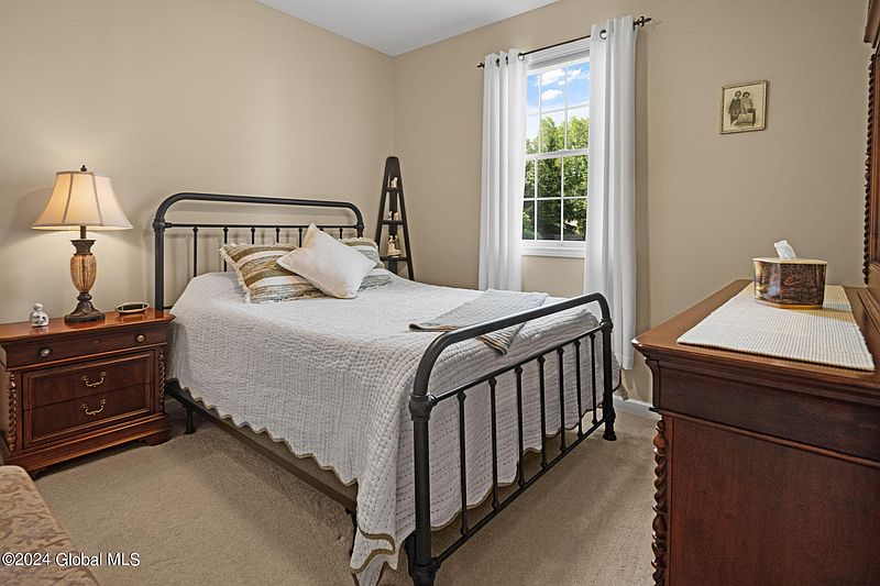 4th image of 5 Wallbrook Court