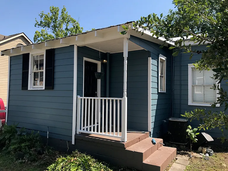 520 E Hall Ln — Photo 1