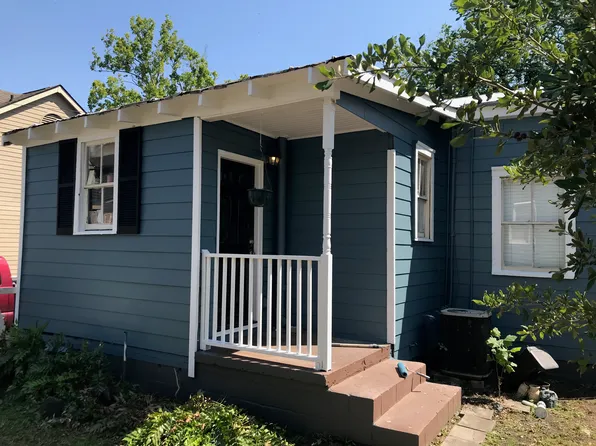 520 E Hall Ln, Savannah, GA 31401