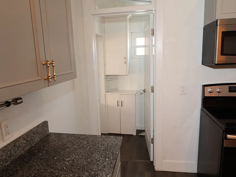 120 S Court St — Photo 13