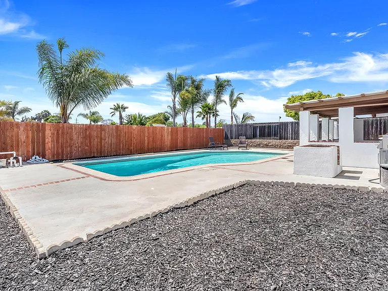 1472 Loma Ln — Photo 39