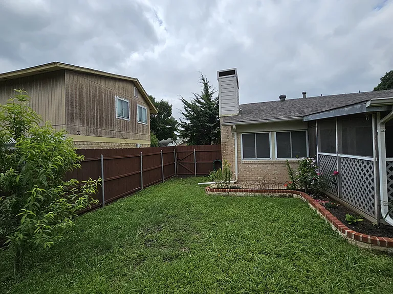 2621 Lemmontree Ln — Photo 18