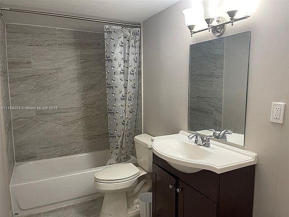 4th image of 15201 NE 6th Ave #1002