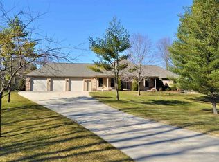2350 Hallers Creek Ln, Green Bay, WI 54313