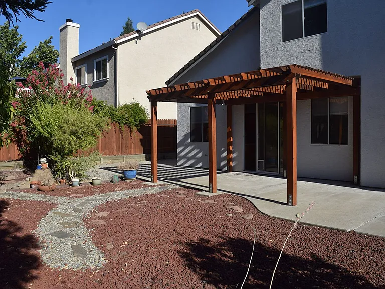 1608 Poppy Cir — Photo 3
