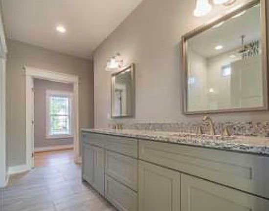 3rd image of 147 Stonewall Dr