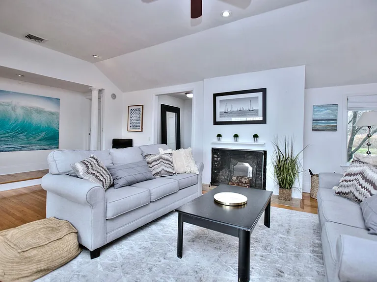 19 Bluewater Hl — Photo 4