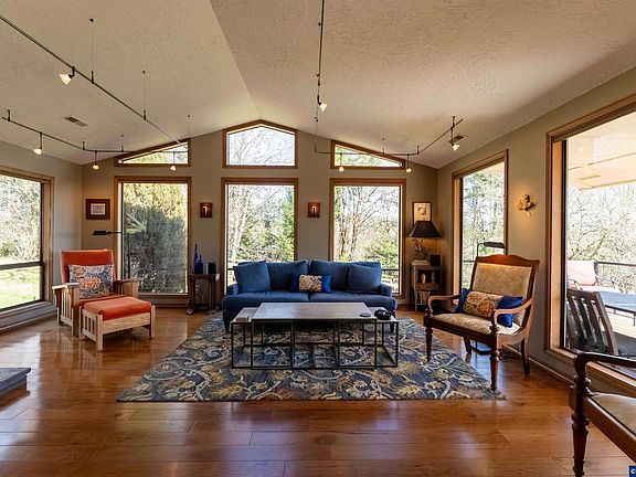 3rd image of 33941 Marys River Estates Rd