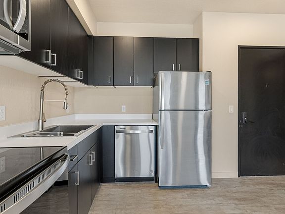 5th image of 121 S Holly St #210