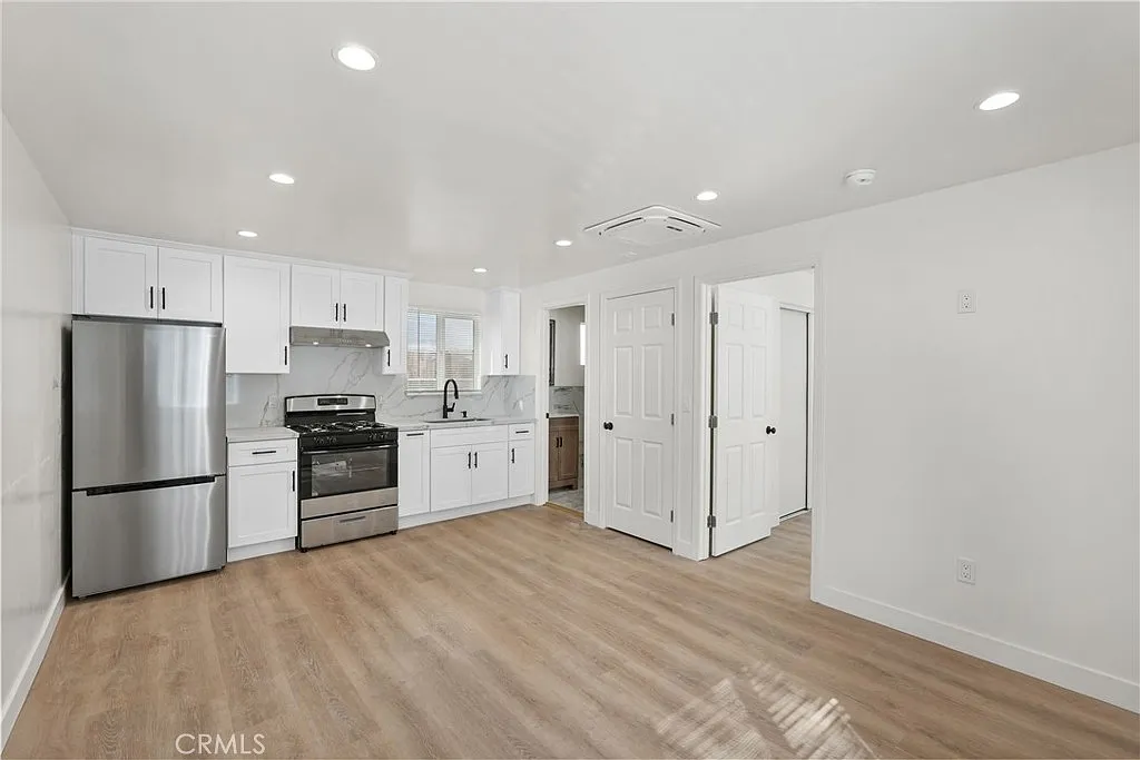 1 bed, 369 sqft, $1,695 — Photo 4