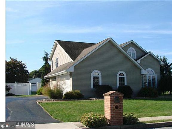 2nd image of 346 Carolle St