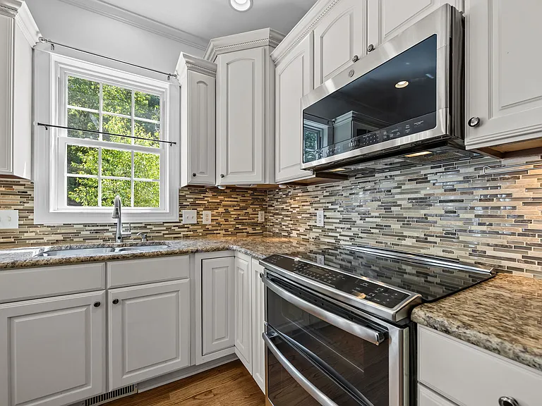 1325 Old Regent Dr — Photo 23