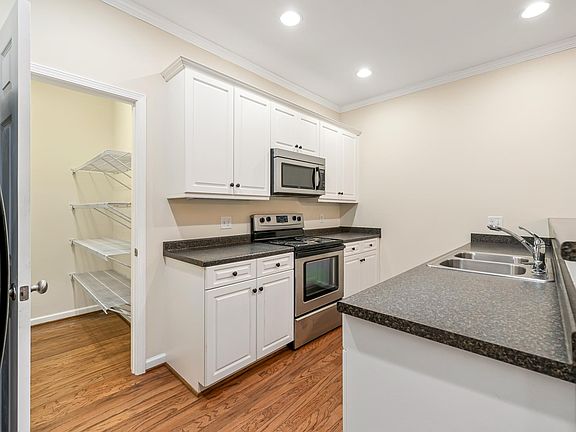 5th image of 919 Magnolia Ct