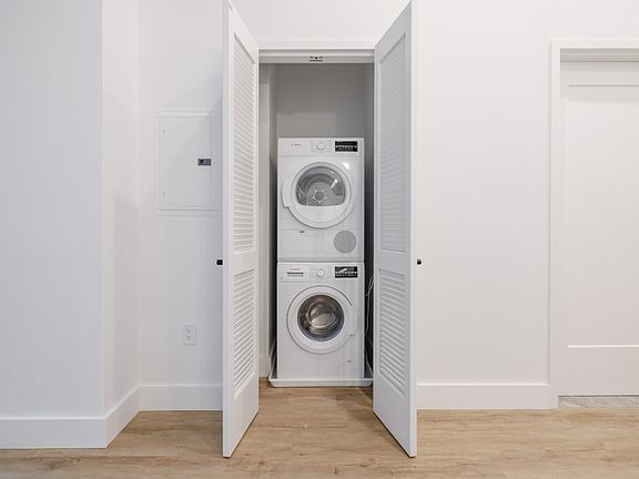 5th image of 67 Wall St APT 25D
