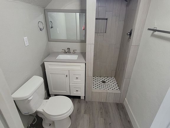 5th image of 1402 S Main St #3C