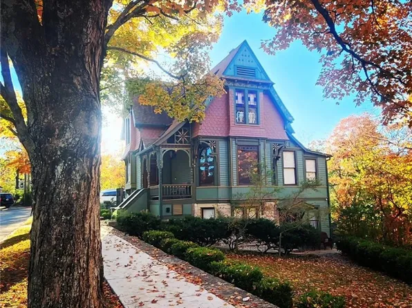 44 Prospect Ave, Eureka Springs, AR 72632