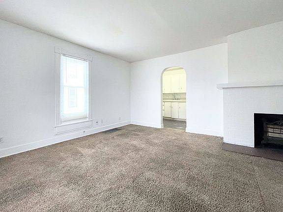 4th image of 124 E 6th Ave #1