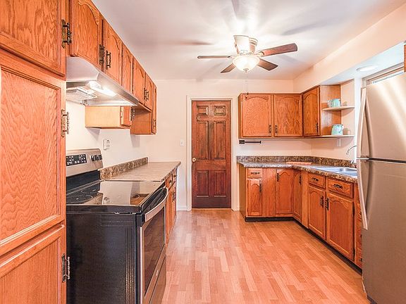3rd image of 119 Joann Dr