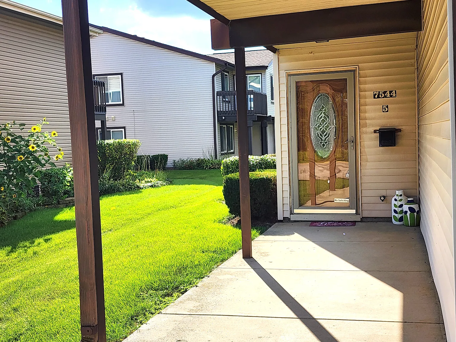 2 bed, 1000 sqft, $1,900 — Photo 2