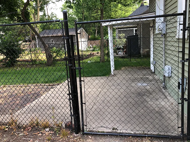 207 S Poplar St — Photo 13