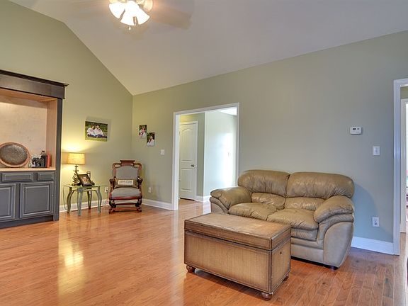 5th image of 3241 Camden Way