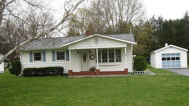 1st image of 4 Cedar Dr