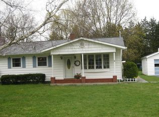 4 Cedar Dr, Hyde Park, NY 12538