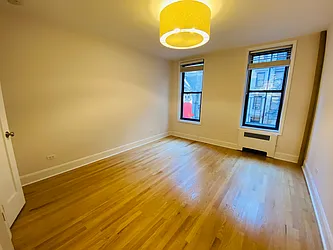 Rented by Metropolis Real Estate of Manhattan