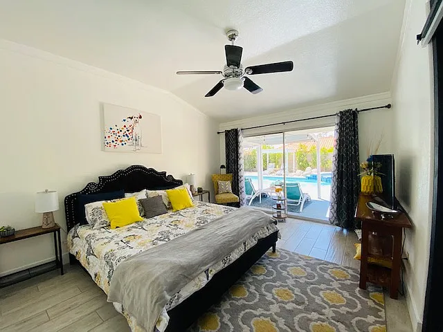 E Francis Dr — Photo 17
