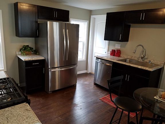 4th image of 113 Winter St