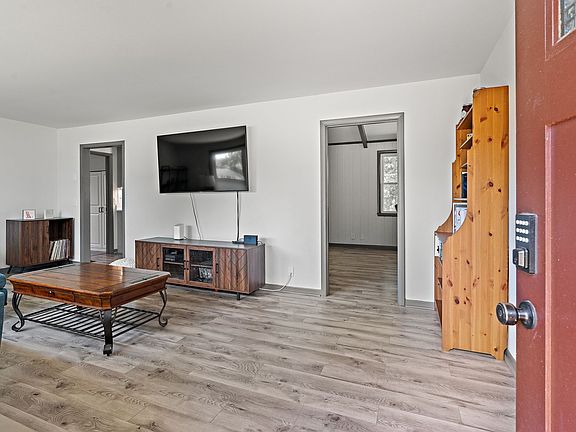 4th image of 125 Colonial Dr