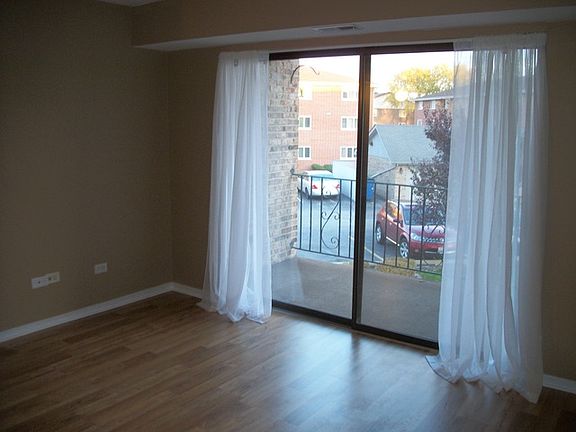 3rd image of 13240 Circle Drive Pkwy APT 305
