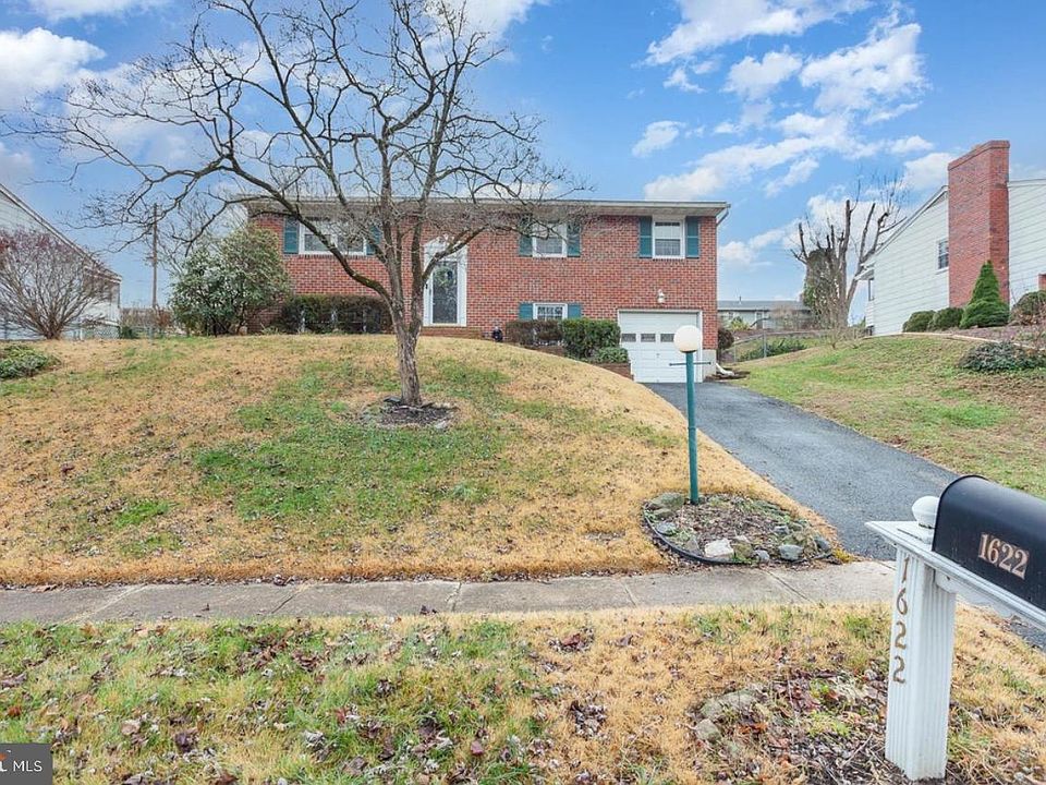 1st image of 1622 Honeysuckle Dr