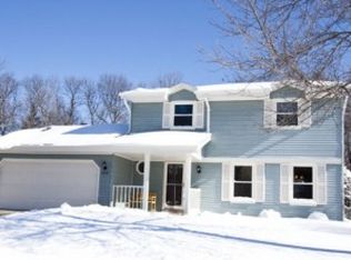 4240 S Regal Manor Dr, New Berlin, WI 53151