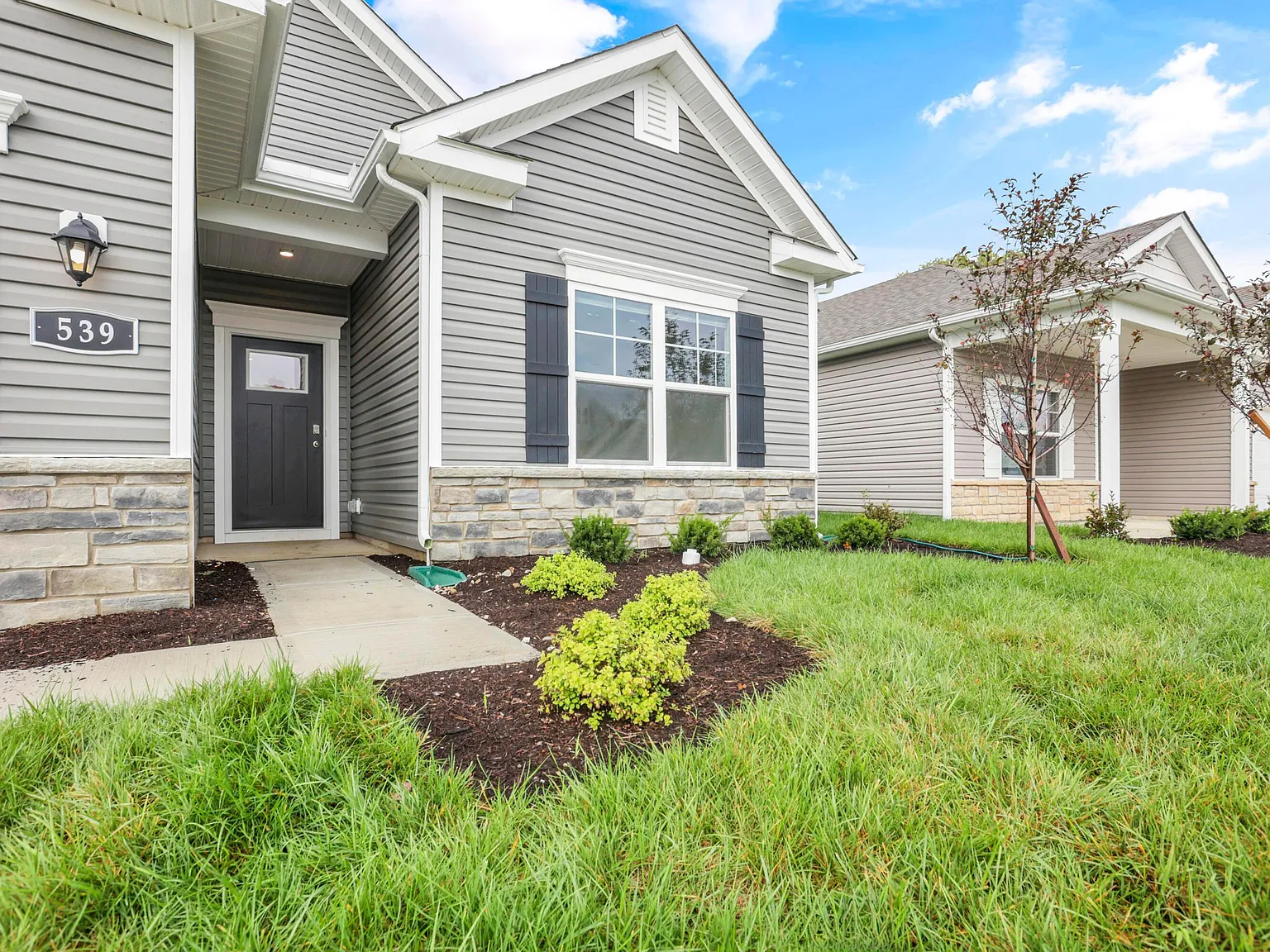 3 bed, 2.0 bath, 1748 sqft, $2,700 — Photo 3