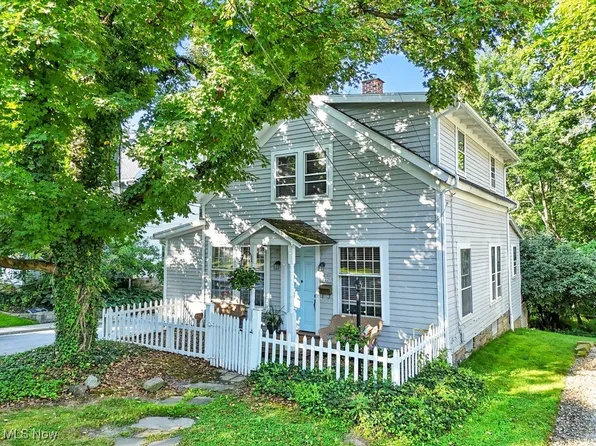 122 S Main St, Chagrin Falls, OH 44022