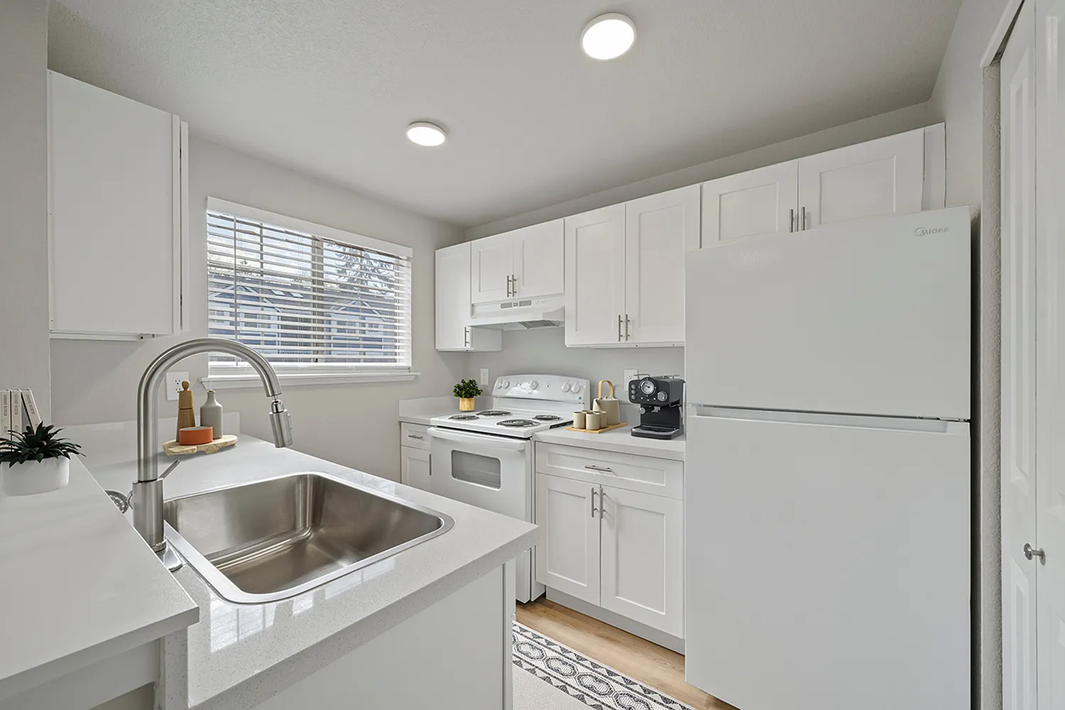 Crown Pointe Apartments — Photo 2