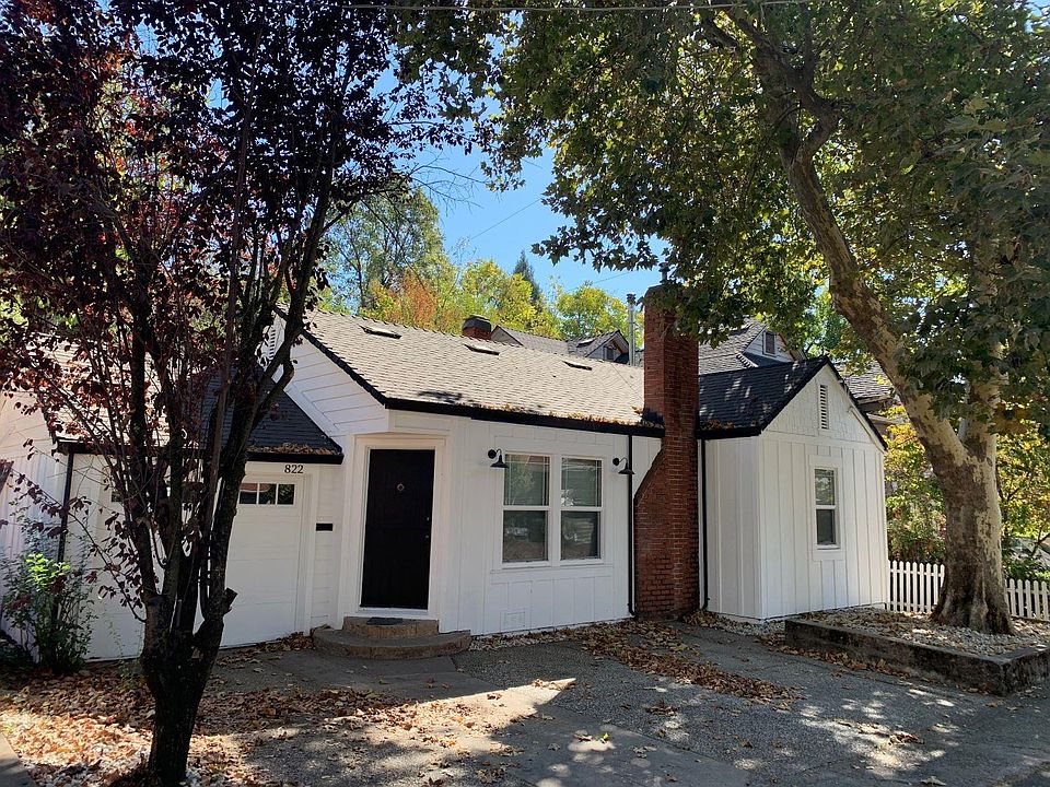 2nd image of 820 Spring St