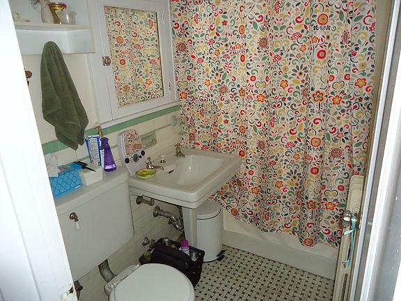 5th image of 2047 W Berwyn Ave APT 2