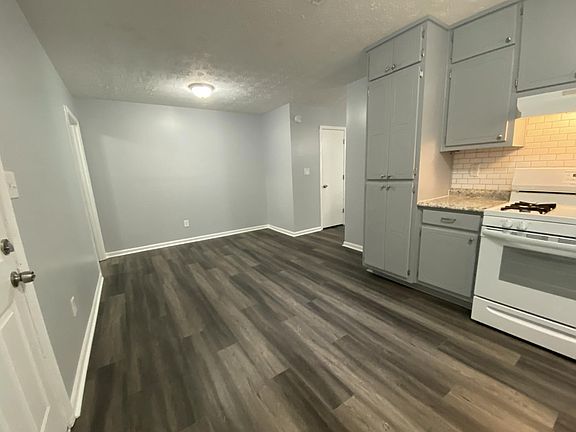 4th image of 2012 Oakwood Dr #2012