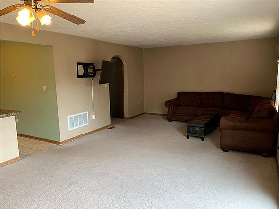 4th image of 912 Sunset Cir