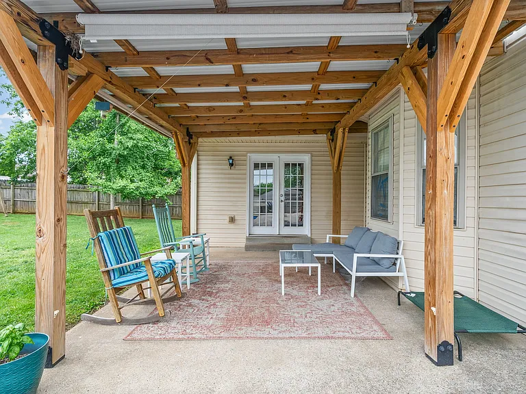 405 Tranquill Ln — Photo 6
