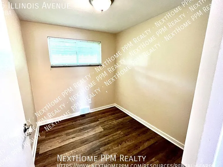 1235 Illinois Ave — Photo 14