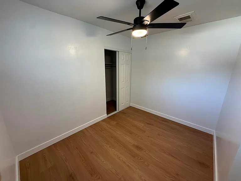 2206 W Vista Ave #B — Photo 16