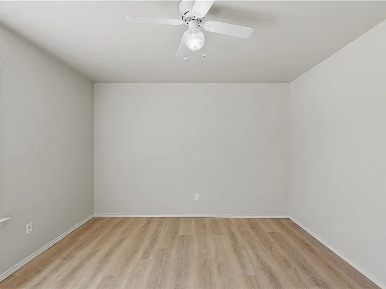 821 Benning — Photo 22
