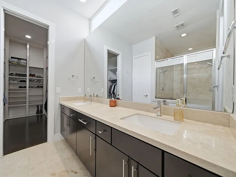 1221 W 17th St — Photo 28