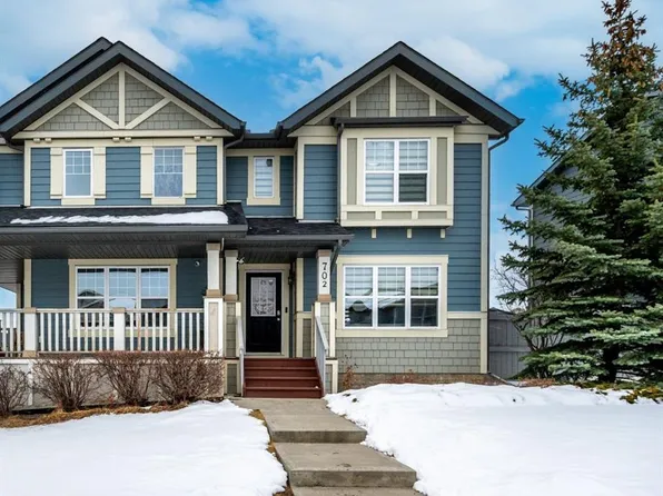 702 W Panamount Blvd NW, Calgary, AB T3K 0P7