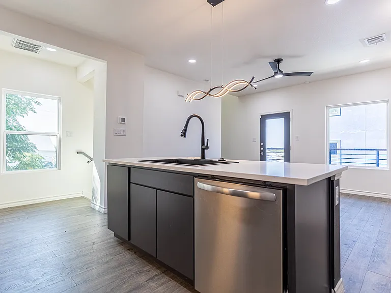 118 Shenandoah St #202 — Photo 12
