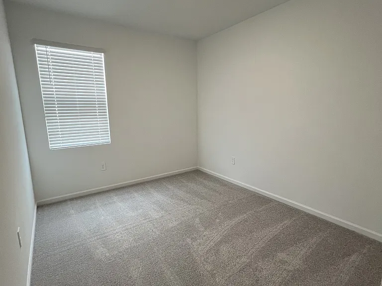 5653 Fiona Ln — Photo 11