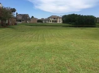 251 Oakmont Dr, New Orleans, LA 70128